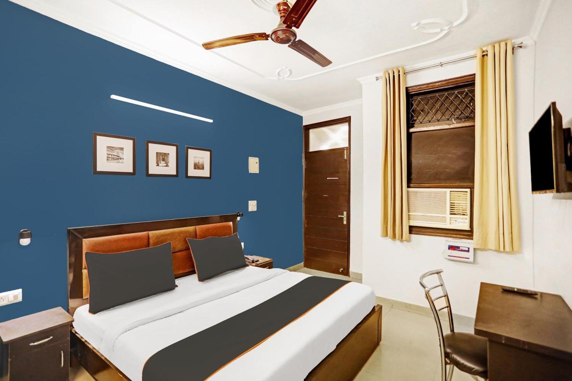 ホテル Collection O Agniv Residency Near Saket Metro ニューデリー エクステリア 写真