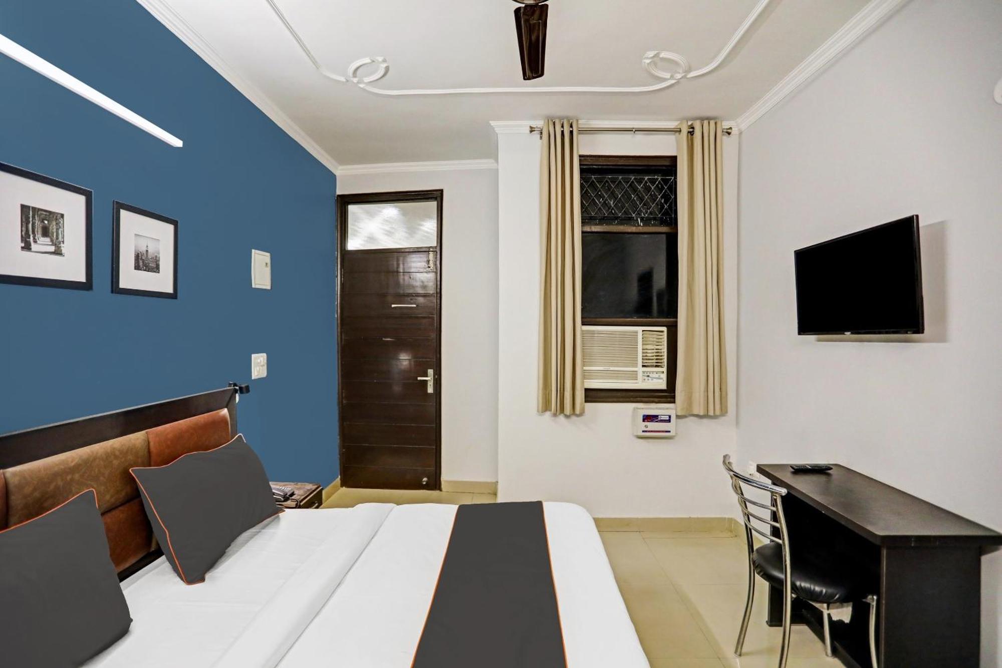 ホテル Collection O Agniv Residency Near Saket Metro ニューデリー エクステリア 写真